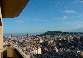 Mallas de red para seguridad de niños y gatos en balcones